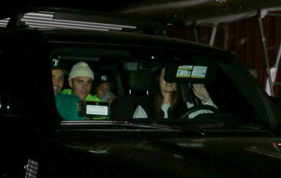 17.02 | Saindo após um jantar com amigos no Matsuhisa, em Beverly Hills