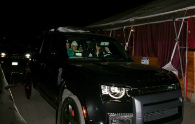 17.02 | Saindo após um jantar com amigos no Matsuhisa, em Beverly Hills