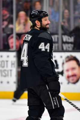23.02 | Justin Bieber no evento "Patine por uma LA Forte", realizado pela NHL e pelo Los Angeles Kings.
