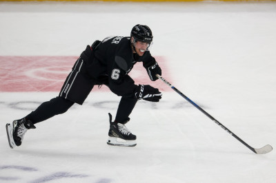 23.02 | Justin Bieber no evento "Patine por uma LA Forte", realizado pela NHL e pelo Los Angeles Kings.