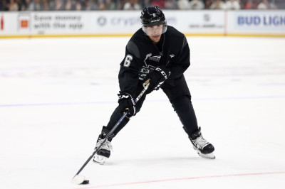 23.02 | Justin Bieber no evento "Patine por uma LA Forte", realizado pela NHL e pelo Los Angeles Kings.