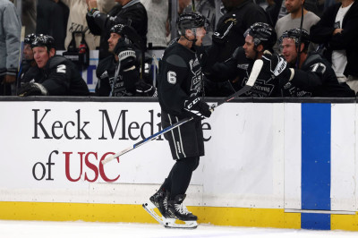 23.02 | Justin Bieber no evento "Patine por uma LA Forte", realizado pela NHL e pelo Los Angeles Kings.
