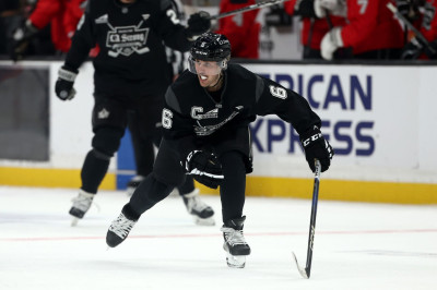 23.02 | Justin Bieber no evento "Patine por uma LA Forte", realizado pela NHL e pelo Los Angeles Kings.