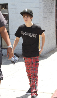 05.05 | Justin Bieber fazendo compras em Los Angeles