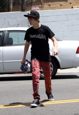 05.05 | Justin Bieber fazendo compras em Los Angeles