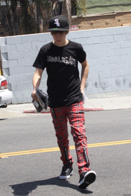 05.05 | Justin Bieber fazendo compras em Los Angeles