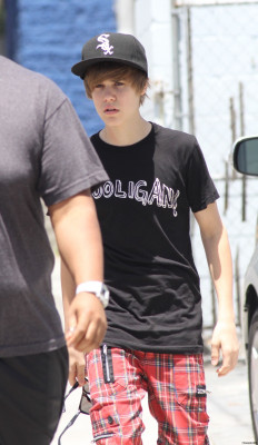 05.05 | Justin Bieber fazendo compras em Los Angeles