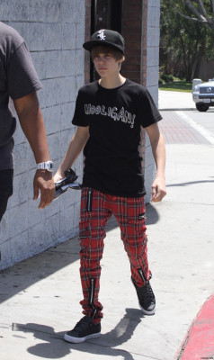 05.05 | Justin Bieber fazendo compras em Los Angeles
