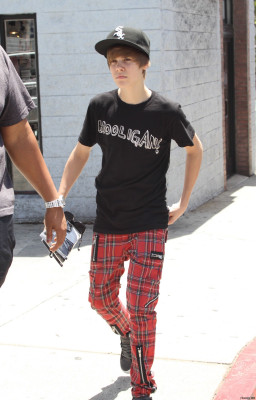 05.05 | Justin Bieber fazendo compras em Los Angeles
