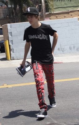 05.05 | Justin Bieber fazendo compras em Los Angeles