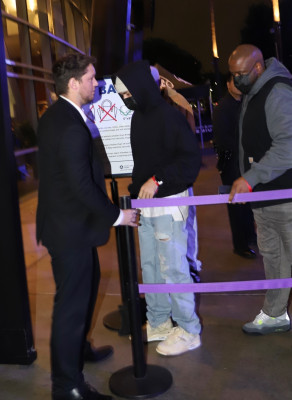 03.03 | Chegando ao jogo entre Lakers e Clippers, em Los Angeles