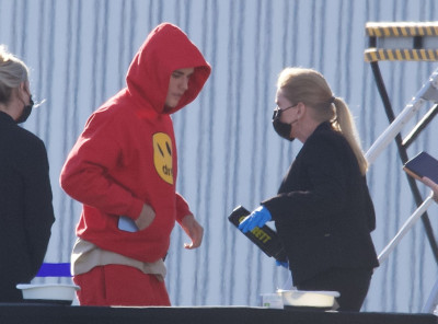 13.03 | Embarca em um jato particular em Los Angeles
