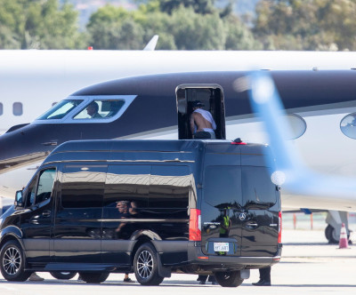 16.03 | Embarca em um jato particular em Los Angeles