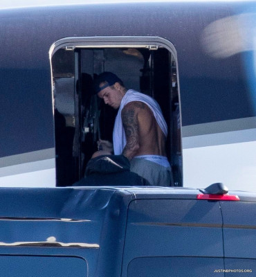 16.03 | Embarca em um jato particular em Los Angeles