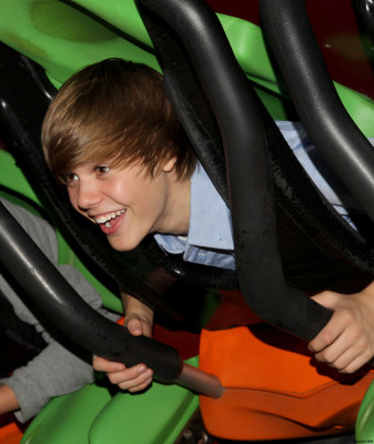 05.08 | Justin Bieber no Six Flags Magic Mountain