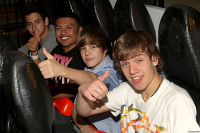 05.08 | Justin Bieber no Six Flags Magic Mountain