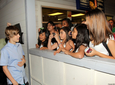 05.08 | Justin Bieber no Six Flags Magic Mountain
