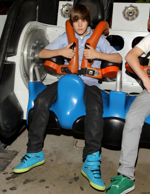 05.08 | Justin Bieber no Six Flags Magic Mountain
