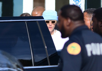 13.04 | Chega ao aeroporto de Miami