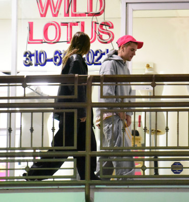 26.04 | Em um jantar romântico no Sushi Park, em Los Angeles