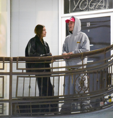 26.04 | Em um jantar romântico no Sushi Park, em Los Angeles