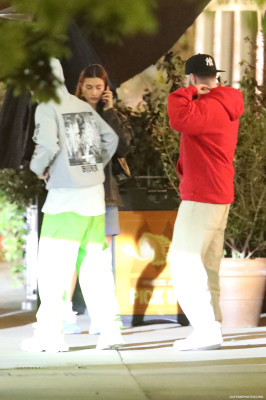 05.05 | Em frente a um restaurante italiano em Los Angeles