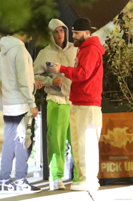 05.05 | Em frente a um restaurante italiano em Los Angeles