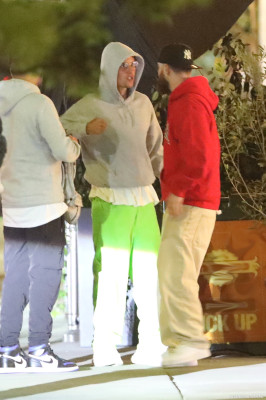 05.05 | Em frente a um restaurante italiano em Los Angeles