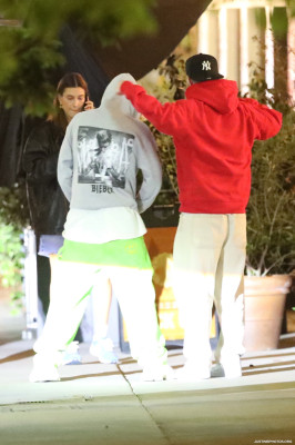 05.05 | Em frente a um restaurante italiano em Los Angeles
