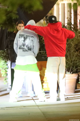 05.05 | Em frente a um restaurante italiano em Los Angeles