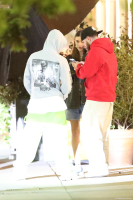 05.05 | Em frente a um restaurante italiano em Los Angeles