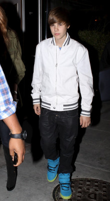 05.10 | Justin e Miley Cyrus deixando um restaurante