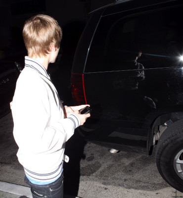 05.10 | Justin e Miley Cyrus deixando um restaurante