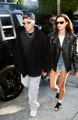 29.06 | Chega a uma missa na Igreja Churchome, em Beverly Hills