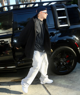 29.06 | Chega a uma missa na Igreja Churchome, em Beverly Hills