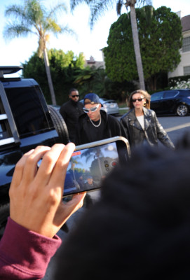 29.06 | Chega a uma missa na Igreja Churchome, em Beverly Hills