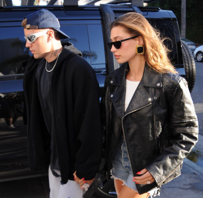 29.06 | Chega a uma missa na Igreja Churchome, em Beverly Hills