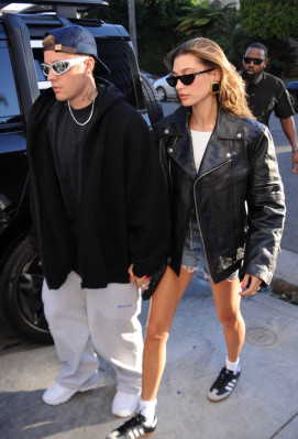 29.06 | Chega a uma missa na Igreja Churchome, em Beverly Hills