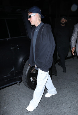 29.06 | Saindo da igreja Churchome, em Beverly Hills