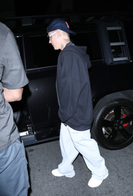 29.06 | Saindo da igreja Churchome, em Beverly Hills