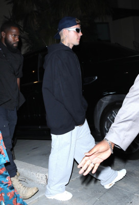 29.06 | Saindo da igreja Churchome, em Beverly Hills