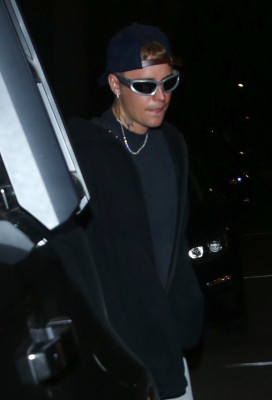 29.06 | Saindo da igreja Churchome, em Beverly Hills
