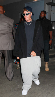 29.06 | Saindo da igreja Churchome, em Beverly Hills