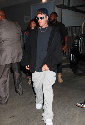 29.06 | Saindo da igreja Churchome, em Beverly Hills