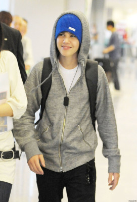 17.05 | Justin Bieber chegando no aeroporto no Japão