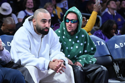 24.02 | Justin Bieber assistindo ao jogo de basquete entre o Los Angeles Lakers e o Orlando Magic na Crypto.com Arena, em Los Angeles, Califórnia.