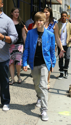 06.03 | Justin Bieber indo na floricultura em NY