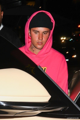 21.09 | Sai para um jantar romântico no Lavo, em West Hollywood