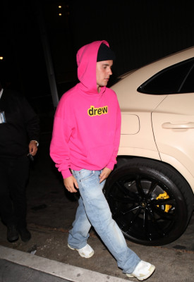 21.09 | Sai para um jantar romântico no Lavo, em West Hollywood