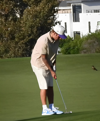 03.10 | Jogando golfe em Beverly Hills com um amigo
